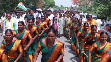 జనగాం: లక్ష్మక్కపల్లి గ్రామంలో పలు అభివృద్ధి పనులకు శంకుస్థాపన చేసిన ఎమ్మెల్యే యశస్విని రెడ్డి