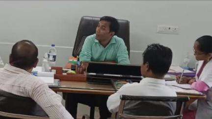 कुरई: जिला मलेरिया कार्यालय में एमआई और एमटीएस की हुई समीक्षा बैठक