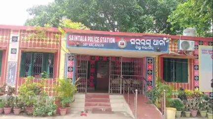 ଟିଟିଲାଗଡ: ଯୁବାମାଲ୍ ଗରମରେ ଅଭାବନୀୟ ଘଟଣା ବିଦୁତ ଖମ୍ବ କୂ ଚଡ଼ି ଥିବା ବେଳ ବିଡୁତ ସଂସ୍ପର୍ଷ ରେ ଆସି ଜଣେ ମୃତ