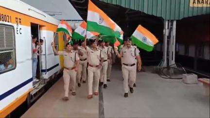 পাড়া: অপারেশন সিন্দুর এর সাফল্য ও ভারতের বীর সেনাবাহিনীদের সম্মান জানাতে আনাড়া রেলওয়ে স্টেশনে তিরঙ্গা যাত্রা করলো RPF ও GRPF