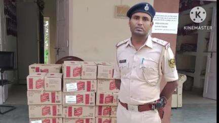 कुढ़नी: कुढ़नी थाना क्षेत्र में 45 कार्टन शराब ज़ब्त, तस्कर फरार