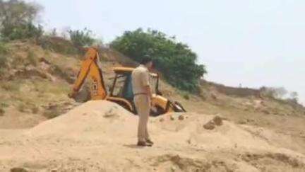 बारा: ACP बारा के नेतृत्व में माझियारी घाट पर अवैध बालू खनन करने वाले स्थान पर की गई बड़ी कार्रवाई, माफियाओं में हड़कंप