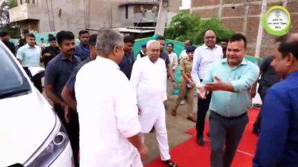 माननीय मुख्यमंत्री #NitishKumar ने सैदपुर नाला पर पहाड़ी तक भूमिगत नाला के साथ सड़क निर्माण कार्य का निरीक्षण किया।