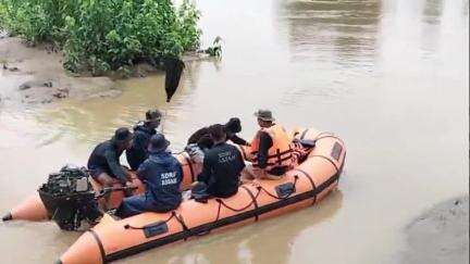 দুধনৈ: দূধনৈ নৈৰ গাৰোপাৰা ঘাটত সন্ধানহীন হোৱা কিশোৰক বিচাৰি এচ ডি আৰ এফৰ অভিযান