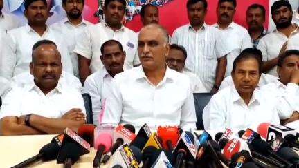 జహీరాబాద్: రైతులకు కన్నీళ్లు పెట్టిస్తున్న కాంగ్రెస్ ప్రభుత్వం:  మాజీ మంత్రి హరీష్ రావు