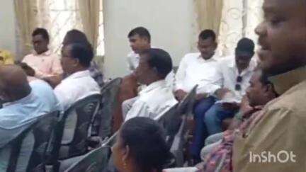 चाईबासा: परिसदन में झारखंड मुक्ति मोर्चा की बैठक, सरना धर्म कोड को लेकर 27 मई को देंगे धरना