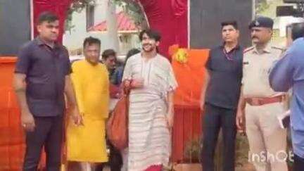 अंधराठाढ़ी: धीरेंद्र कृष्ण शास्त्री पस्टन गांव में साढ़े पांच घंटे रहे, सभी का मन मोहा, निर्धारित समय से पहले पहुंचे
