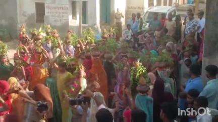फूलिया कलां: पुरानी अरवड़ कस्बे में श्री खेड़ाराय मातेश्वरी मंदिर के शिखर पर हुई कलश स्थापना, निकली कलश यात्रा
