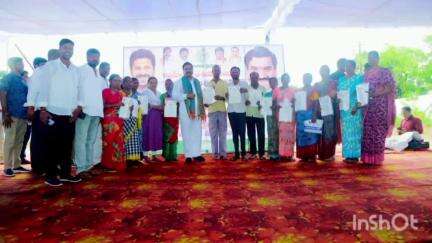 రాజేంద్రనగర్: ఇబ్రహీంపట్నంలో ఇందిరమ్మ ఇండ్ల లబ్ధిదారులకు మంజూరు పత్రాలను అందజేసిన ఎమ్మెల్యే మల్లారెడ్డి రంగారెడ్డి