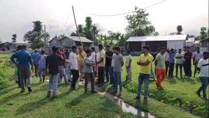 বালিজানা: ৰাক্ষসিনীত উচ্ছেদৰ জাননী জাৰী কৰাৰ পিছত বিদ্যুৎ বিভাগৰ বিদ্যুৎ বিচ্ছিন্ন কৰাৰ জাননী,আতংকিত ৰাইজ