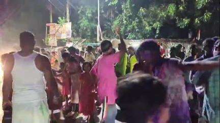 সিউড়ি ১: সিউড়ির ৫ এর পল্লীর পক্ষ থেকে হরিনাম সংকীর্তন শেষে ধুলট উৎসবের আয়োজন, সিউড়িতে বর্ণাঢ্য শোভাযাত্রা করা হলো