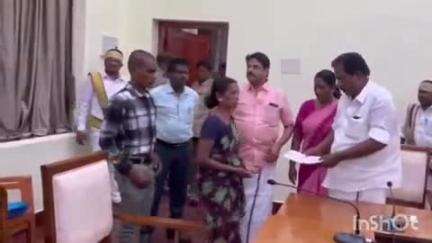 மதுரை தெற்கு: கள்ளிக்குடி கரிசல்காலம்பட்டியில் இடி தாக்கி உயிரிழந்த நபரின் குடும்பத்தாருக்கு நிவாரண நிதி வழங்கிய அமைச்சர் மூர்த்தி