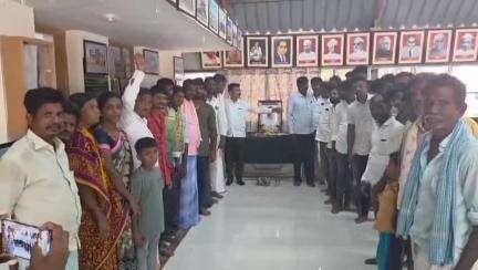 ಚಳ್ಳಕೆರೆ: ಪಟ್ಟಣದ ಶಾಸಕರ ಭವನದಲ್ಲಿ ಮಾಜಿ ಪ್ರಧಾನಿ ರಾಜೀವ್ ಗಾಂಧಿ ಪುಣ್ಯಸ್ಮರಣೆ