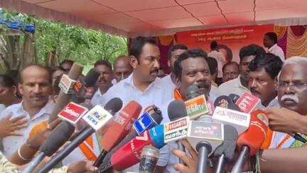 ஸ்ரீபெரும்புதூர்: "விமான நிலையத்திற்கு ராஜீவ் காந்தி பெயர் சூட்டவேண்டும்" - ராஜீவ் காந்தி நினைவிடத்தில் செல்வப் பெருந்தகை MLA பேட்டி