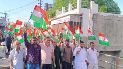 ભેસાણ: બિલખા ખાતે ત્રિરંગાયાત્રા યોજવામાં આવી હતી