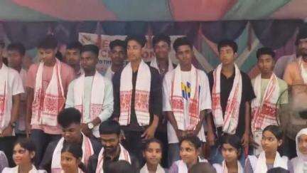বিজনী ভাগ: আলুখুন্দা মিলনজ্যোতি হাইস্কুলত
হাই স্কুল শিক্ষান্ত পৰীক্ষাত উত্তীৰ্ণ 
কৃতি শিক্ষাৰ্থীক সম্বৰ্ধনা জ্ঞাপন
