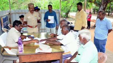 திண்டுக்கல் கிழக்கு: மாவட்ட காவல் கண்காணிப்பாளர் அலுவலகத்தில் வாராந்திர பொதுமக்கள் குறைதீர்க்கும் முகாம் நடைபெற்றது