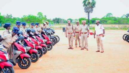 திண்டுக்கல் கிழக்கு: மாவட்ட காவல் கண்காணிப்பாளர் அருகே உள்ள மைதானத்தில் காவல்துறை வாகனங்கள் ஆய்வு