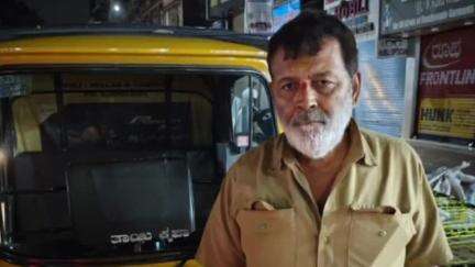 ಹುಬ್ಬಳ್ಳಿ ನಗರ: ನಗರದಲ್ಲಿ ಚಿನ್ನಾಭರಣದ ಬ್ಯಾಗ್ ಹಿಂದಿರುಗಿಸಿ ಮಾನವೀಯತೆ ಮೆರೆದ ಆಟೋ ಚಾಲಕ