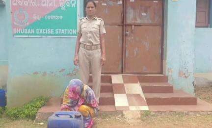 ଢେଙ୍କାନାଳ ସଦର: ଜିଲ୍ଲାର ବିଭିନ୍ନ ସ୍ଥାନରେ ଅବକାରୀ ବିଭାଗର ଚଢାଉରେ  ୨ ମଦ ବ୍ୟବସାୟୀ ଗୀରଫ, ମଦ ଜବତ