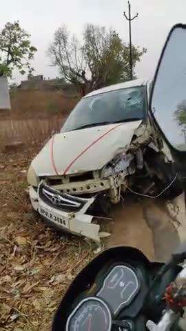 ग्राम पंचायत पेड़े घोरावल में इंडिगो टकराई l