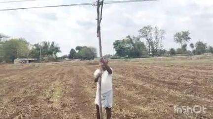 పరిగి: చిట్యాల గేటు సమావేశంలో ప్రమాదకరంగా విద్యుత్ స్తంభం, వేలాడుతున్న విద్యుత్ వైర్లు మరమ్మతులు చేయాలన్న రైతన్నలు #localissue