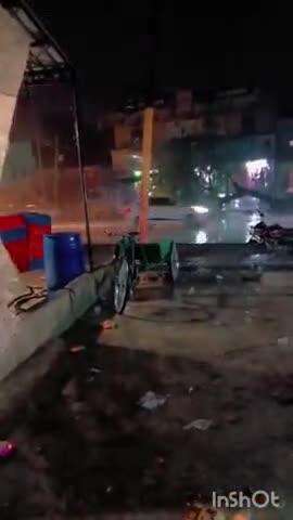 सिकंंदराबाद: सिकंदराबाद में आंधी-तूफान और बारिश से जीटी रोड पर टूटे विद्युत तार, तेज आंधी से गिरा पेड़