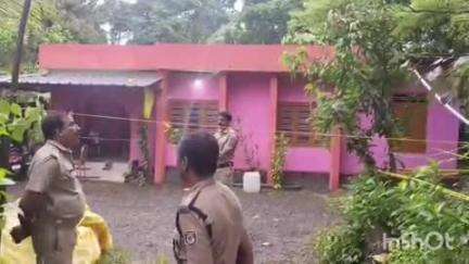 കുട്ടനാട്: രാമങ്കരി വേഴപ്രയിൽ കുടുംബ വഴക്കിനെ തുടർന്ന് ഭർത്താവ് ഭാര്യയെ കുത്തിക്കൊന്നു