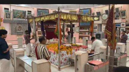 खंडवा नगर: दादा दरबार में मंगला आरती का हुआ आयोजन, बड़ी संख्या में श्रद्धालु हुए शामिल