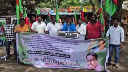 கடலூர்: குடிகாட்டில் கழிவுநீர் தொட்டி வெடித்த கம்பெனியை இழுத்து மூடக்கோரி மஞ்சகுப்பத்தில் சமதர்ம மக்கள் கழகத்தினர் ஆர்ப்பாட்டம்