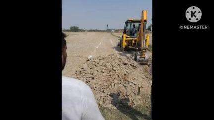 फूलपुर: दनियालपुर गांव में 20 वर्षों से नाली चकमार्ग पर हुए अतिक्रमण को राजस्व टीम ने पुलिस बल के साथ करवाया खाली