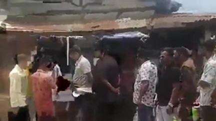 বালিজানা: চহৰৰ কাৰবালা বজাৰত কৃত্ৰিম বানপানী এলেকা পৰিদৰ্শন কৰে বিধায়ক একে ৰছিদ আলমে