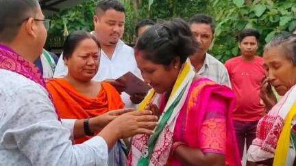 ওদালগুৰি: ,২ নং শিংৰিবাৰীত ইউপিপিএলৰ দলৰ যোগদান কাৰ্যসূচী অনুষ্ঠিত হয়, নতুন সদস্যক দললৈ আদৰণি জনালে বিটিআৰৰ ইএম দাউবাইচা বড়োয়ে