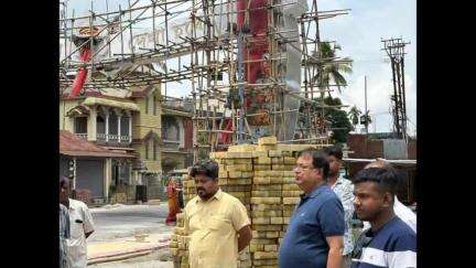 দিনহাটা ১: দিনহাটা গেট ও সেলফি জোনের নির্মাণের শেষ মুহূর্তের কাজ ঘুরে দেখলেন মন্ত্রী