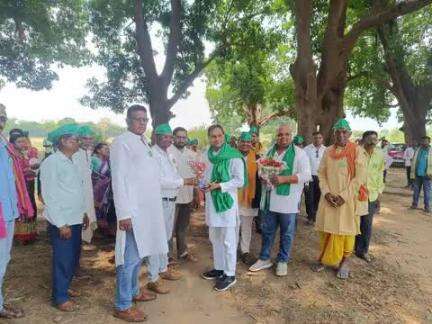 आपका साथ हमेशा बना रहे।
May you always be with me.
#rajendra_yadav 
#National_President
#भारतीय_किसान_संगठन 
#Bharatiya_Kisan_Sangathan