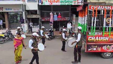 वैजापूर: 100 फूट लांबीचा तिरंगा,शेकडो नागरिक सैनिकांच्या सन्मानासाठी तिरंगा रॅलीमध्ये आले एकत्र,पंचायत समिती समोर रॅलीचा समारोप