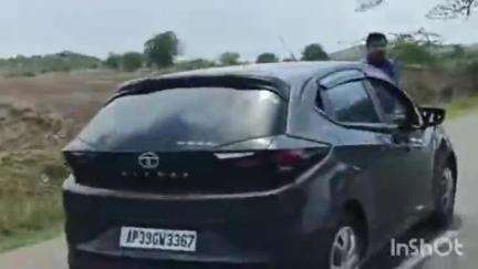ఆదోని: విరుపాపురం దగ్గర అసిస్టెంట్ మోటార్ వెహికల్ ఇన్స్పెక్టర్ ని, నకిలీ పోలీస్ అనుకున్న ప్రజలు