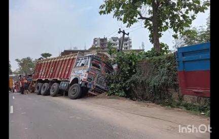 गया टाउन सीडी ब्लॉक: विष्णुपद थाना क्षेत्र के केंदुई के पास बालू लदा ट्रक बिजली के खंभे से टकराया, पलटने से बचा
