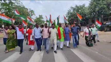 एगारकुंड: ऑपरेशन सिंदूर की सफलता से लोगों में उत्साह, सिंदूर लगाकर निकाली गई तिरंगा यात्रा