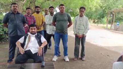 વાલિયા: વાલિયાના ચંદેરીયા વ્હાઇટ હાઉસ ખાતે પૂર્વ ધારાસભ્ય મહેશ વસાવા સહિતના આગેવાનોને કેવડિયા જતા અટકાવવામાં આવ્યા હતા