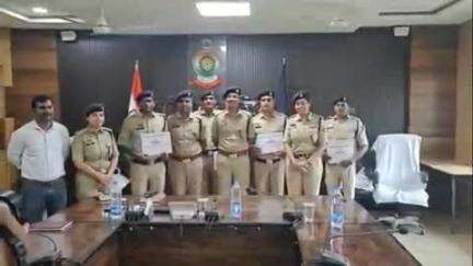 राजिम: गरियाबंद पुलिस ने अधिकारी/कर्मचारियों के उत्साहवर्धन के लिए 'कॉप ऑफ द मंथ' चुना