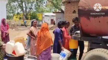 बलौदाबाज़ार: झीपन गांव के पानी के बूंद बूंद के लिए तरसने को मजबूर है ग्रामीण, लाइन लगने के बाद ग्रामीणों को मिलता है पानी #jansamasya