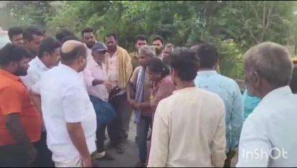 లాదెళ్ల గ్రామం శివారులో ప్రమాదవశాత్తు బోల్తా పడిన ఆటో క్షతగాత్రులకు ఆసుపత్రికి పంపించిన మాజీ ఎమ్మెల్యే చల్లా ధర్మారెడ్డి