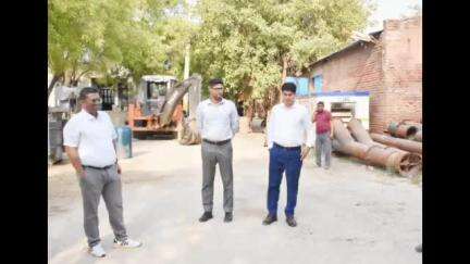 झज्जर: डीसी ने लगातार दूसरे दिन बाढ़ नियंत्रण कार्यों का निरीक्षण किया, जलभराव से बचाव के लिए ड्रेनों की सफाई और तटबंध मजबूत