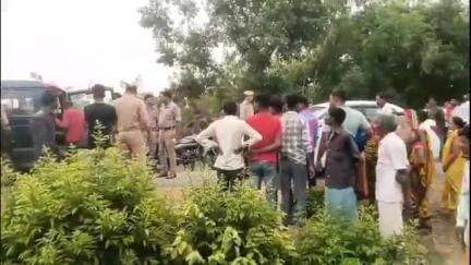 बिसवां: मानपुर क्षेत्र में त्रिकोलिया गांव के पास सड़क के किनारे मिला युवक का शव, पुलिस ने दुर्घटना की जताई आशंका