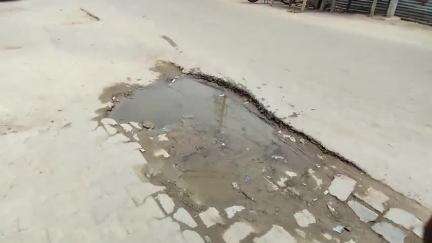 लखीमपुर: भूफोरवानाथ में हादसों को दावत दे रही है जर्जर सड़क, लोगों के लिए बनी परेशानी का सबब #jansamasya