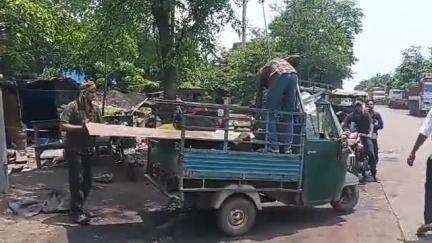 आदित्यपुर गम्हरिया: उषा मोड़ के पास से गम्हरिया थाना मोड़ तक औद्योगिक क्षेत्र से अतिक्रमण हटाया गया