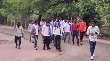 खंडवा नगर: ग्वालियर हाईकोर्ट में अंबेडकर प्रतिमा पर विवाद को लेकर भीम आर्मी सेना ने कलेक्ट्रेट में निकाली रैली, सौंपा ज्ञापन