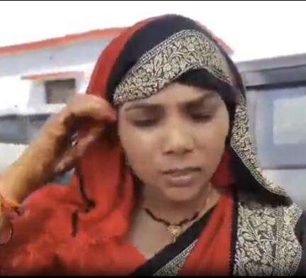 उत्तर प्रदेश के हमीरपुर में शादी के चंद घंटे बाद दूल्हे को पान लाने के लिए भेजकर अपने जीजा के साथ भागी दुल्हन