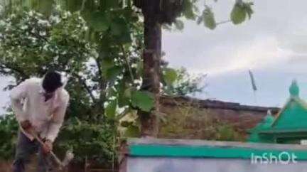 मिहींपुरवा: हसुलिया गांव में सरकारी जमीन पर बनी मस्जिद को प्रशासन के नोटिस के बाद कमेटी ने हटाना शुरू किया